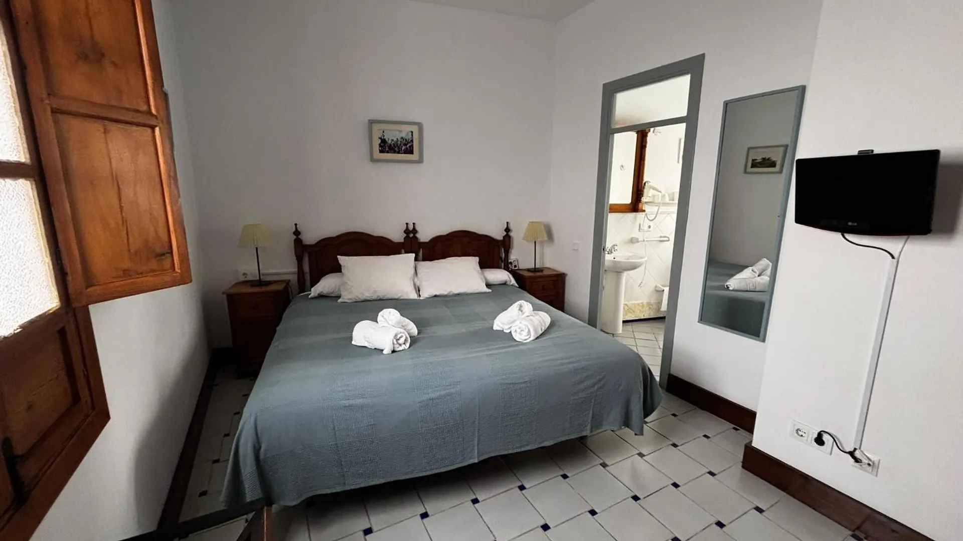 Hotel Entreolivos El Pedroso Spain