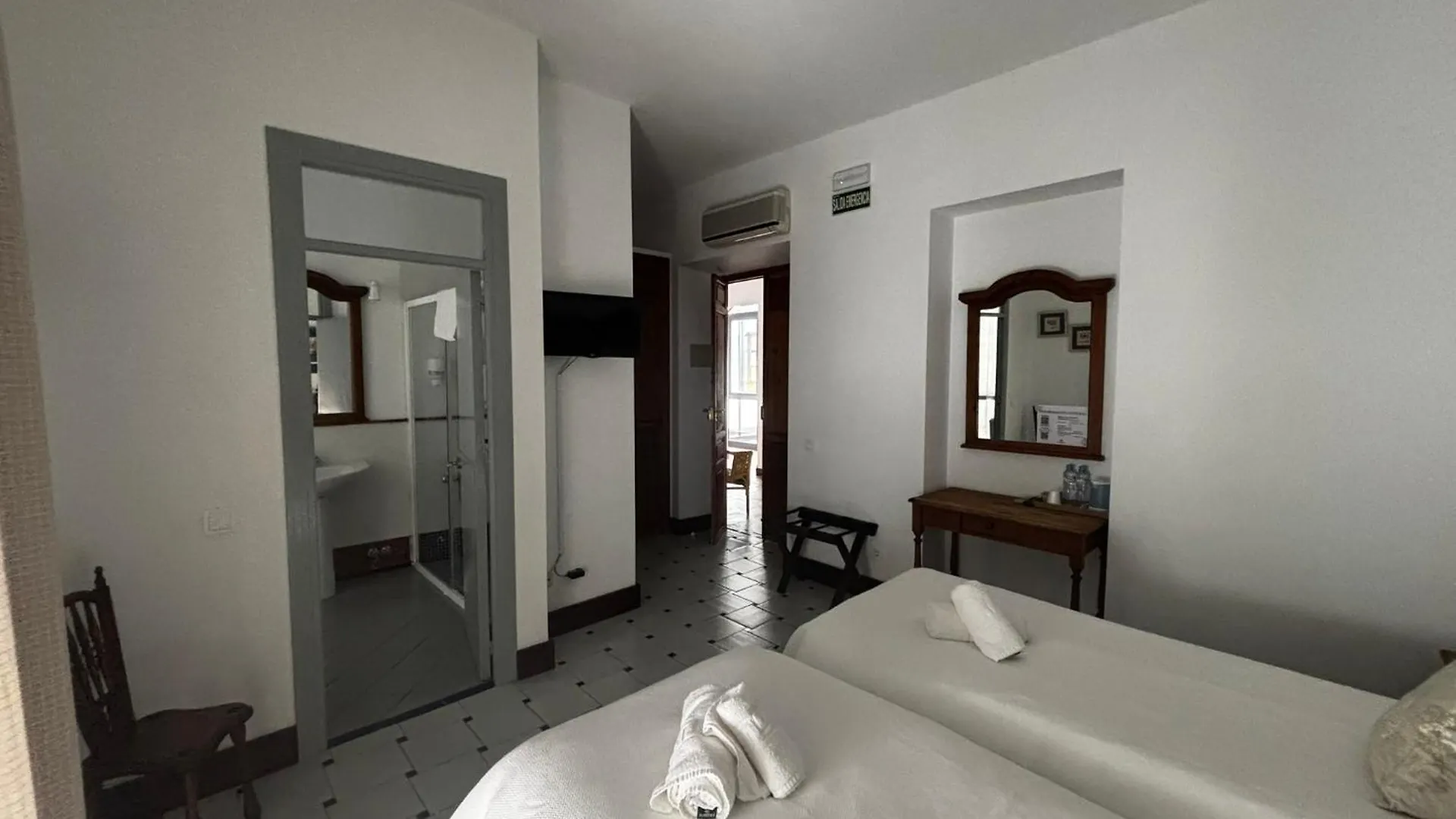 **  Hotel Entreolivos El Pedroso Spain
